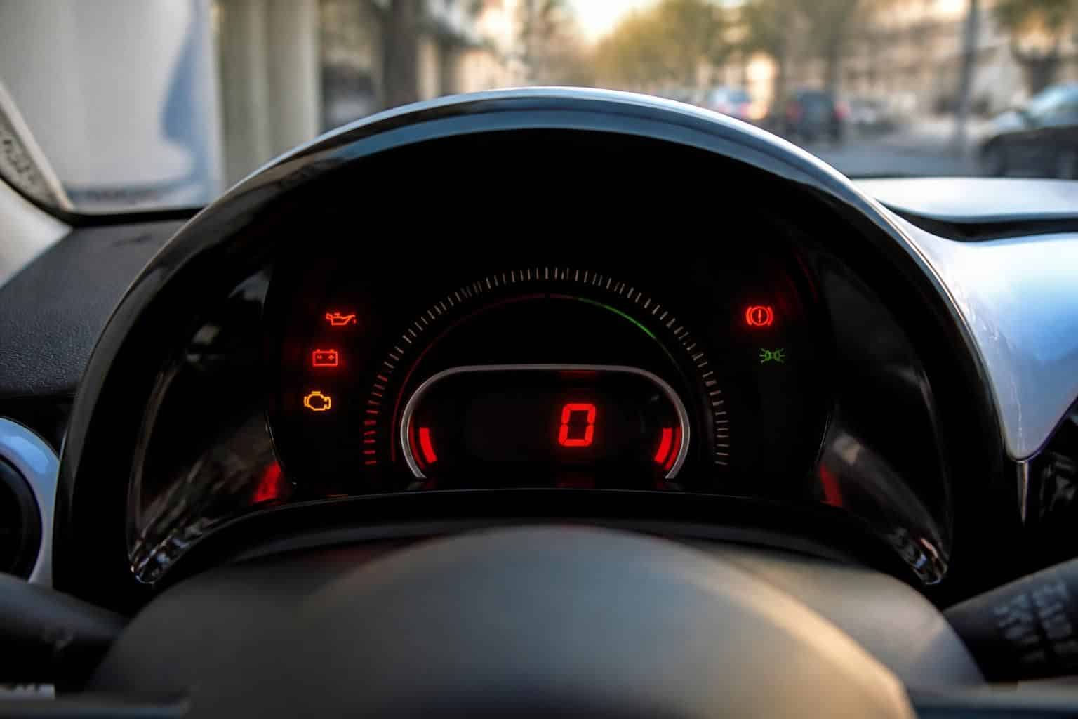 découvrez la signification des voyants du tableau de bord de votre renault twingo et apprenez les actions à entreprendre pour assurer votre sécurité et le bon fonctionnement de votre véhicule.